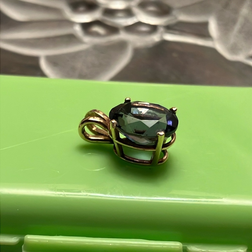 🐳10K Gold and Blue Tanzanite solitaire pendant